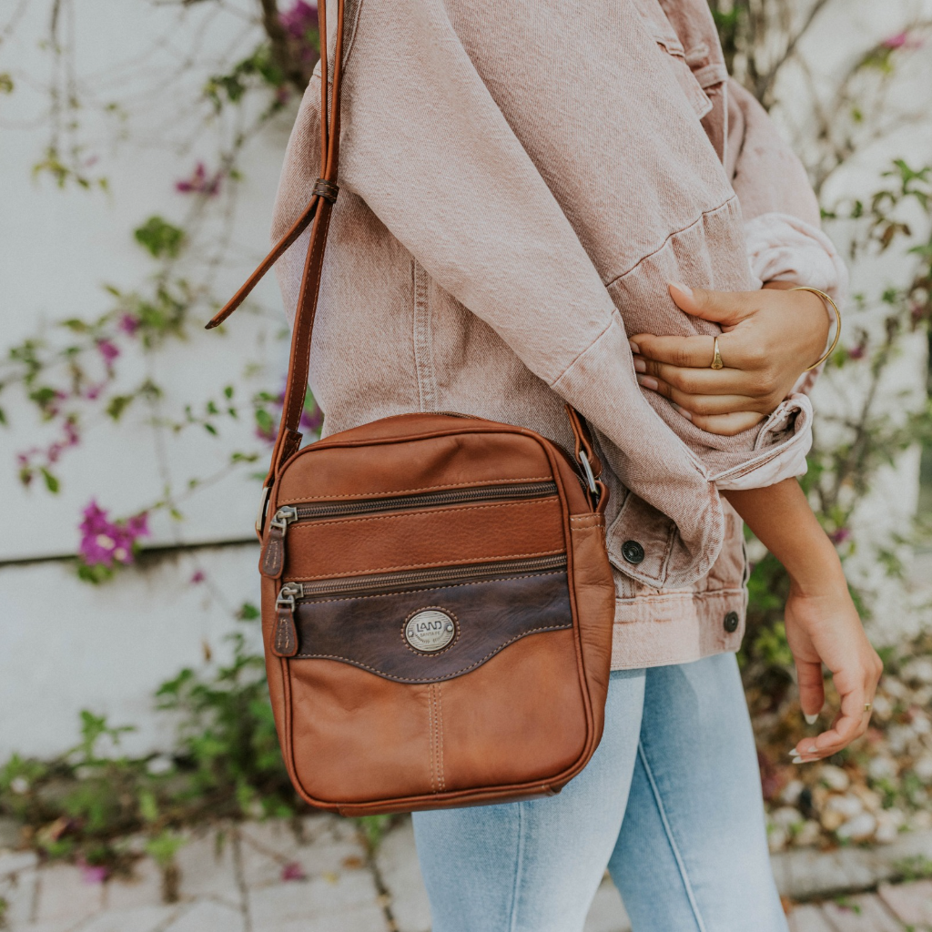 Nicols Crossover Bag LAND Leather Goods